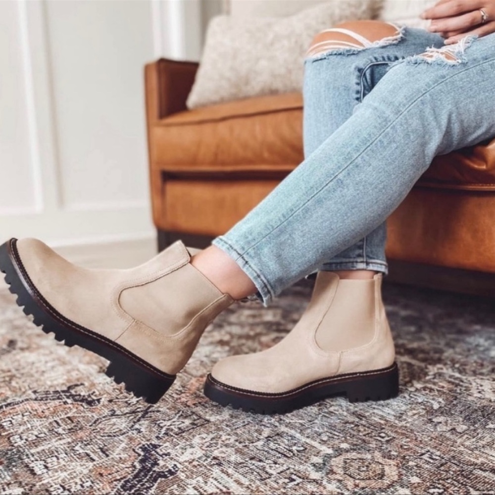 Caslon Miller Chelsea Boot Suede Size 9.5